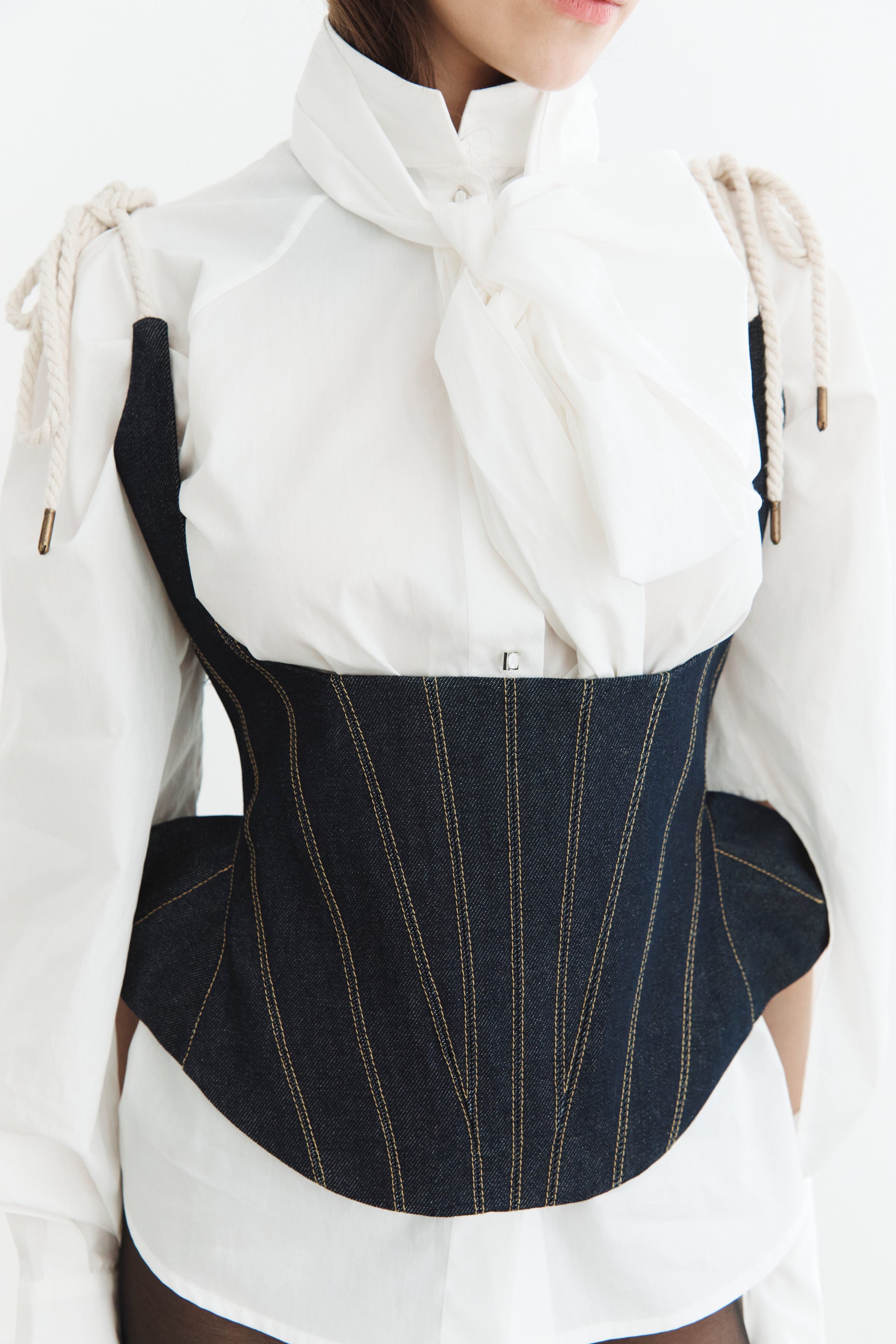 Lavallière-Tie Blouse