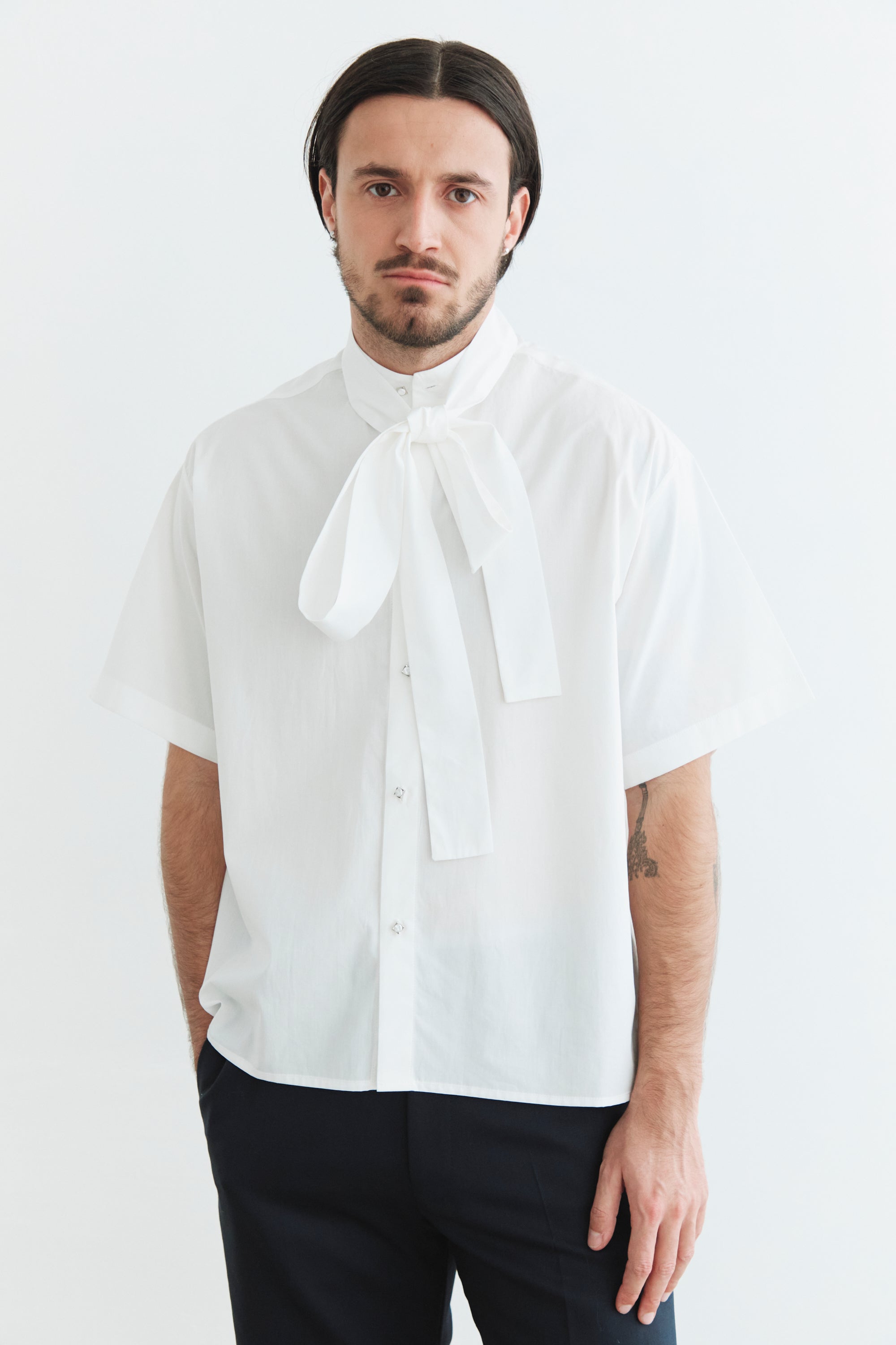 LONG-COLLAR SHIRT